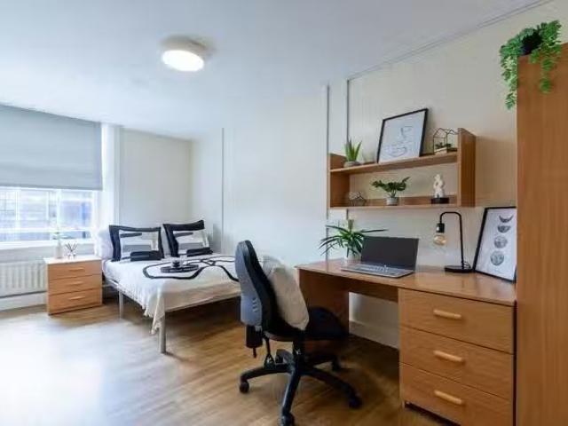 For Rent! 1 BR Garth Heads Bronze Non Ensuite