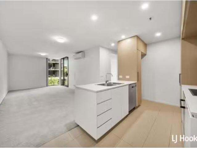 For Rent! 1 BR Door 30 154/97 Eastern Valley Way, BELCONNEN.