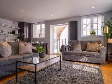 Unique 1 BR Friday Street