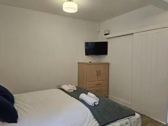 Deal! 1 BR Hayes Terrace