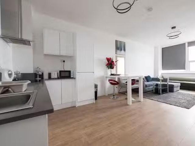 Cheap 1 BR Halfords Lane