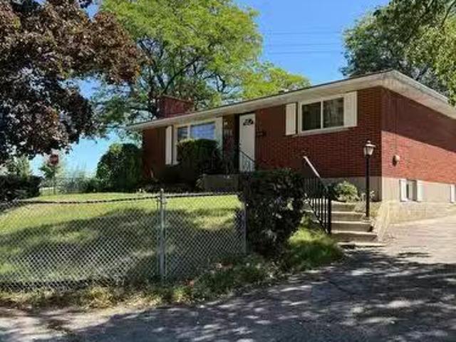 Nice 1 BR Lower 811 Dolph Street N, Cambridge, ON, N3H 2B6.