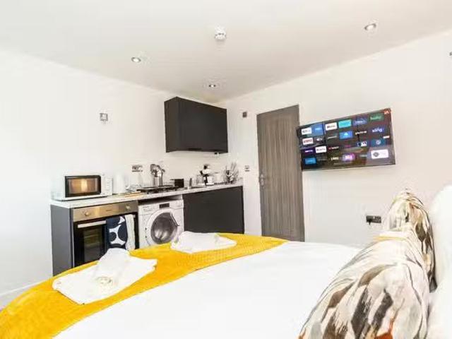 Cheap 1 BR Mitcham Road, London