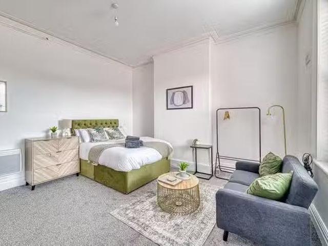 Charming 1 BR Saint David's Road North