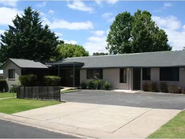 Unique 1 BR Room 11/4 Salmon Avenue, ARMIDALE House for rent.