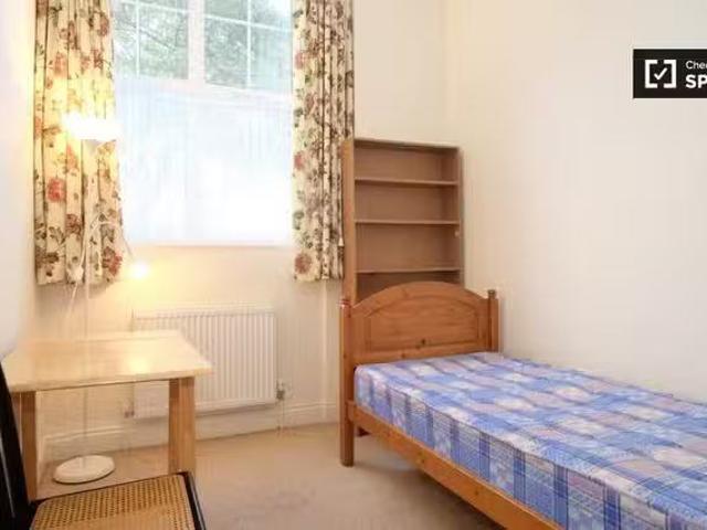 Nice 1 BR Room for rent in 3 bedroom house, Willesden, London