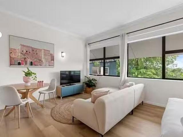 Unique 1 BR Wickham Terrace