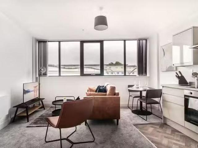 Nice 1 BR Trinity Street