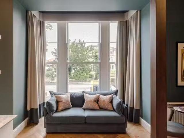 For Rent! 1 BR Tyndall's Park Road