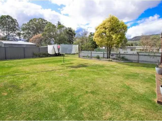 Unique 1 Bridge Street, GLENREAGH House for rent Listed by Ke.