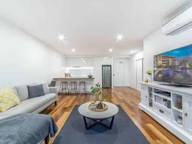 Just in! 1 Hart Street, Ashmore, QLD 4214