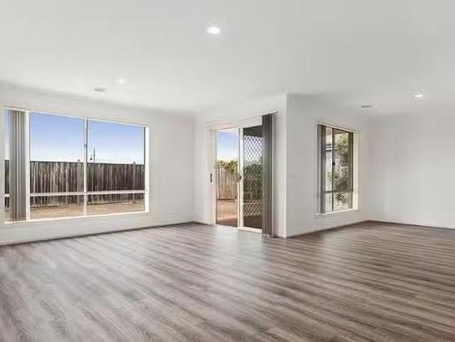 Cozy 1 Macadamia Street, Doreen, VIC 3754