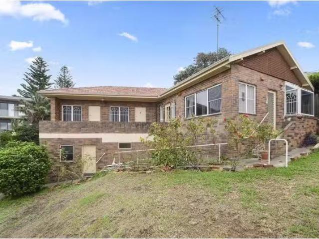 Charming 1 Mermaid Avenue, Maroubra House for rent Listed by.