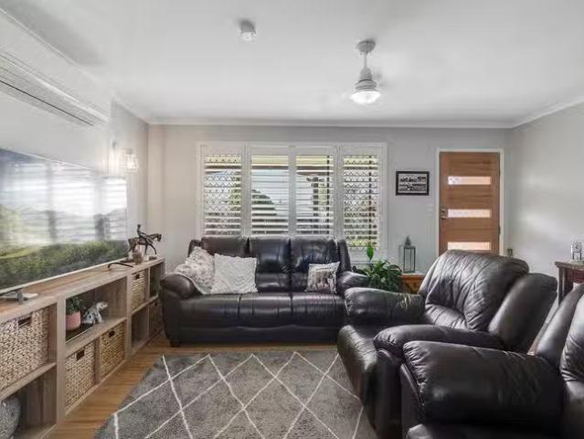 Unique 1 Nugent Crescent, Wilsonton, QLD 4350