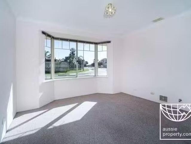 Cozy 1 Southern Cross Circle, Ocean Reef, WA 6027