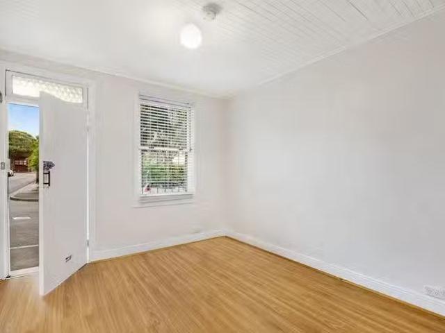 Cozy 1 Phelps Street, Surry Hills, NSW 2010