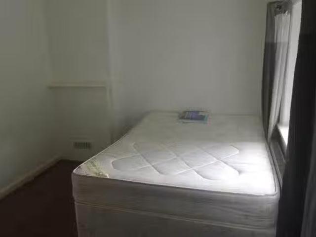 Deal! 1 Room 2 Bed Semi House Bedroom 1
