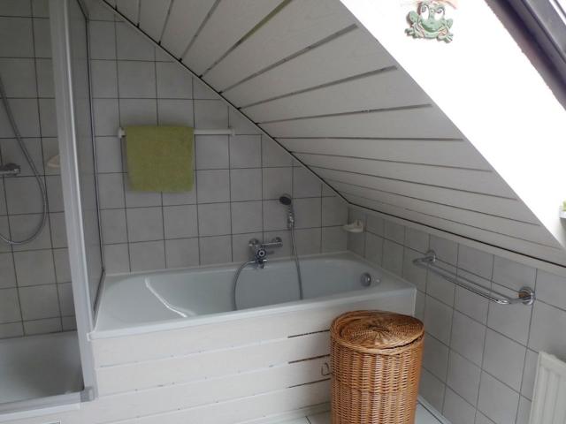 Cozy 1 Room Apartment in a Quiet Location in Ratingen Breitscheid, Ratingen Amsterdam Apartments for Rent