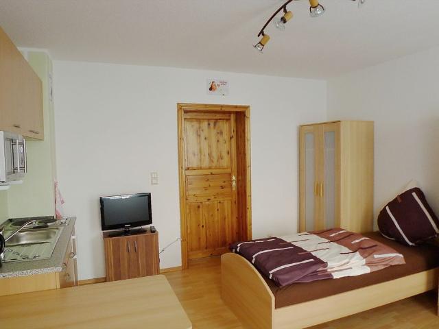 Cozy 1 Room Apartment in Bochum Linden, Bochum Amsterdam Apartments for Rent