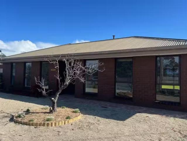 Charming 1 Tavistock Court, Hamlyn Heights, VIC 3215 House f.