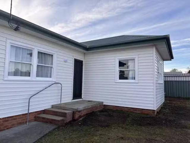 For Rent! 1 Tallayang Street, Bomaderry, NSW 2541