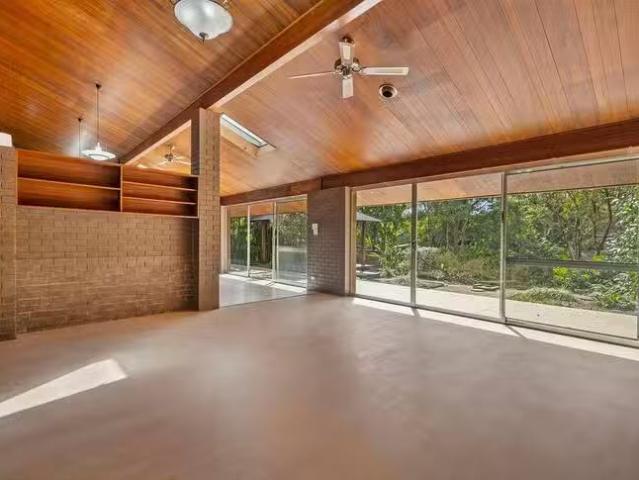 Cozy 1A Bina Street, Chapel Hill, QLD 4069