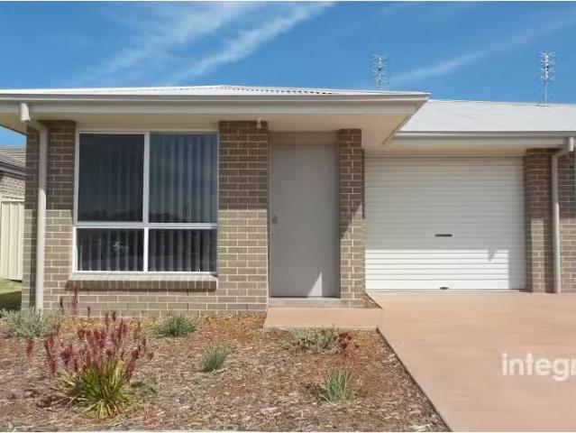 Deal! 1A Elian Crescent, South Nowra House for rent Listed by.
