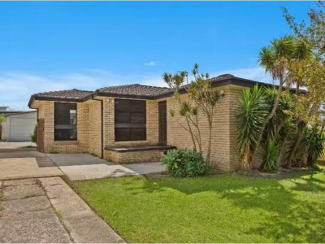 Just in! 1A Kaylaur Crescent, ALBION PARK RAIL House for rent.