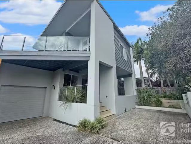 New 1B Pearl Place, Diamond Beach Townhouse for rent Listed b.