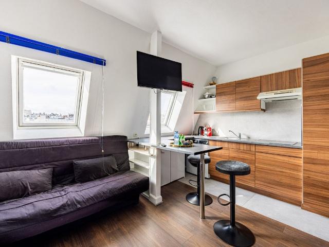 Cozy 1BR Apartment near Trocadero with AC and WiFi