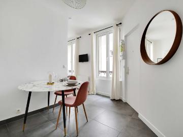 Cozy 1st Floor Apartment with Open Kitchen and Belleville Charm