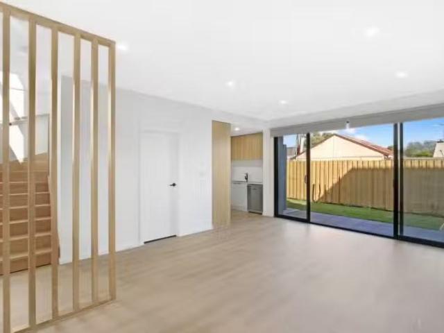 Unique 2/40 Bonar Street, Heidelberg Heights VIC 3081 Townho.