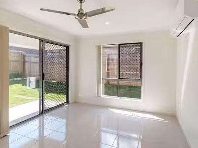 Deal! 2/40 Jupiter Street, Wulkuraka, QLD 4305