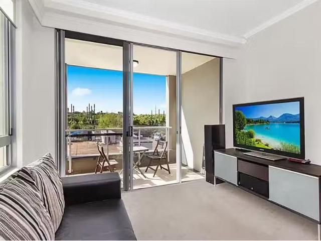 Just in! 241/18 Lusty Street, Wolli Creek Apartment for rent.