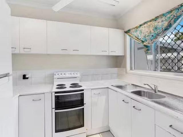 Deal! 2/462 464 Mccoombe Street, Mooroobool, QLD 4870