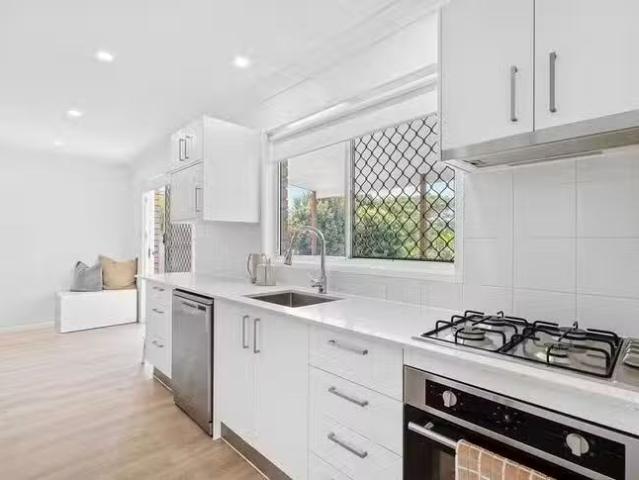 Charming 24 Cowra Street, Tanah Merah, QLD 4128