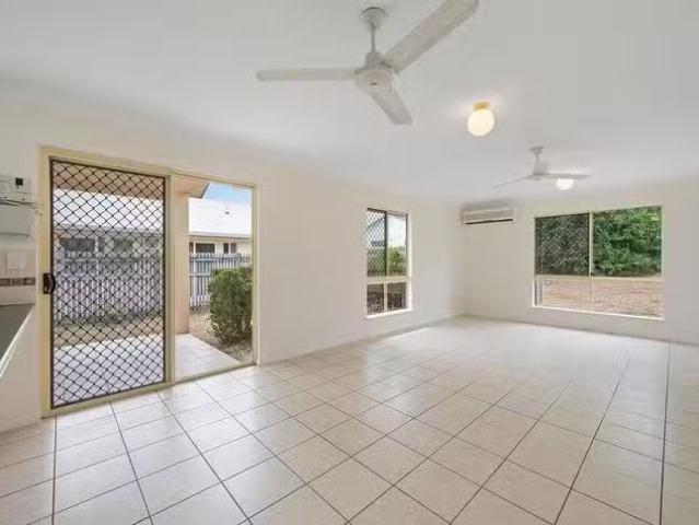 Cozy 24 Crestbrook Drive, Mount Louisa, QLD 4814
