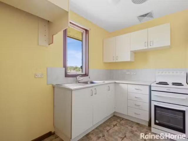 Unique 24 Ennis Way, MITCHELL House for rent Listed by Rental.