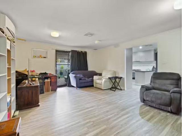 Deal! 24 Goolagar Crescent, SPRINGDALE HEIGHTS House for rent.