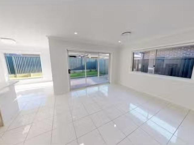 Unique 24 Loudon Parade, Marsden Park House for rent Listed b.