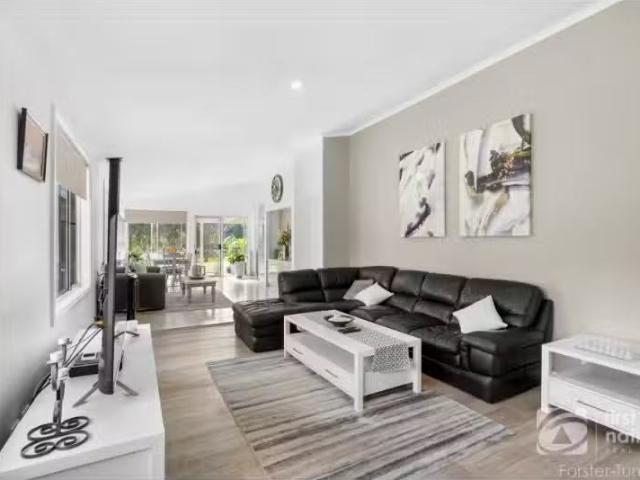 Unique 24 The Corso, Forster House for rent Listed by Melissa.