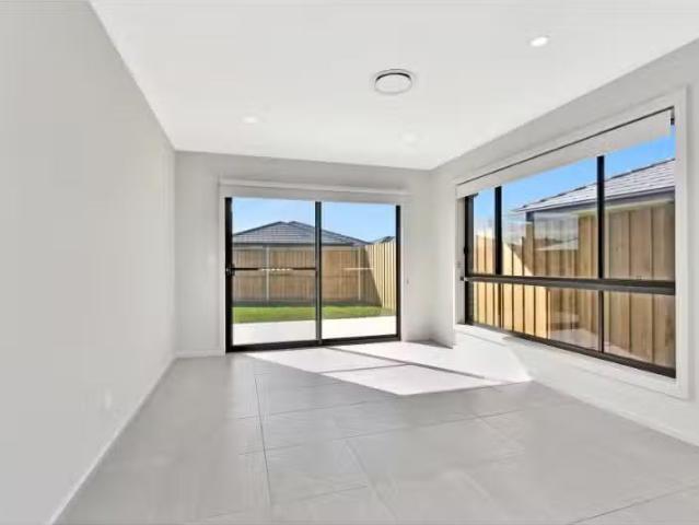 Deal! 24 Wattawan Crescent, Anambah House for rent Listed by.