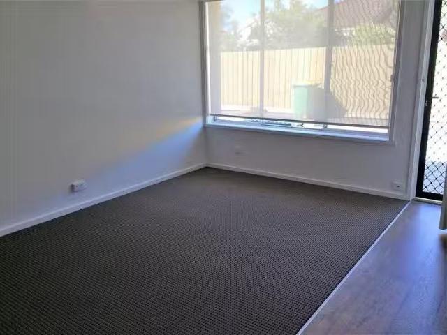 For Rent! 2/50 Barton Street, Reservoir, VIC 3073
