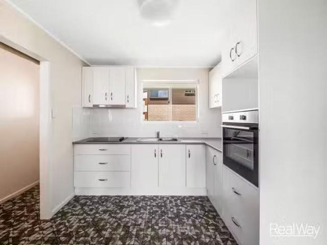 For Rent! 2/50 Rifle Range Road, Mount Lofty, QLD 4350