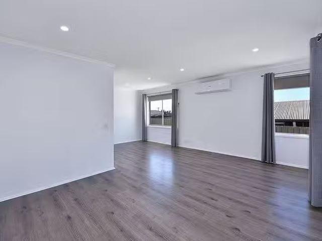 Rental! 254 Gap Road, Sunbury, VIC 3429