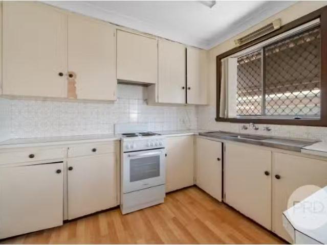 For Rent! 2/5 Charleville Rd, Turvey Park Apartment for rent.