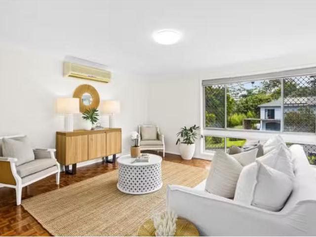 Deal! 25 Fairloch Avenue, Farmborough Heights House for rent.