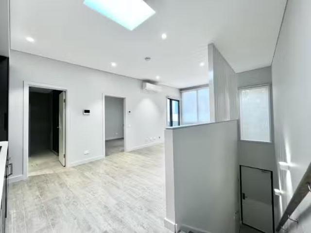 Just in! 25 Farrell Street, EDMONDSON PARK Townhouse for rent.
