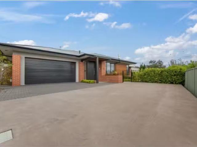 Cozy 2/6 Gepp Place, Pearce Townhouse for rent Listed by Alex.