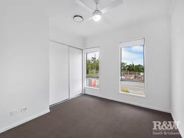 Deal! 26 Henderson Road, Everton Hills, QLD 4053